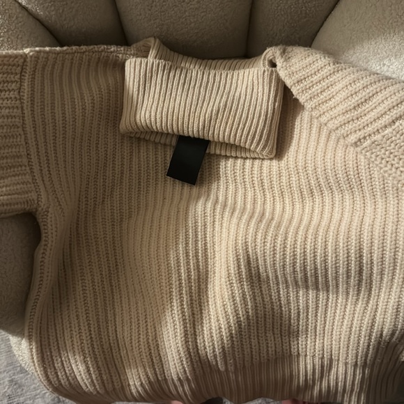 New with tags - JOSEPH Pearl Sweater- soft wool (size L) - Picture 11 of 12